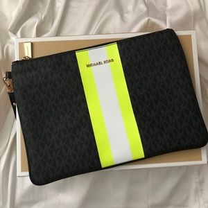 🎉Flash Sale Michael Kors✨ Large Logo Strip…